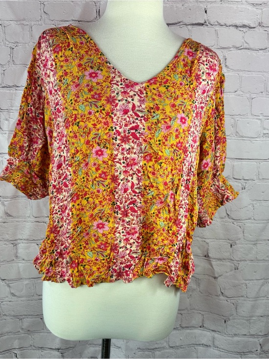 easel Tops - easel Floral V-Neck Short Sleeve Top in Yellow and Pink
